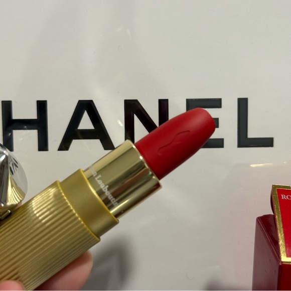 Mishy Christian Louboutin Rouge Louboutin Silky Satin On-The-Go Lipstick • Priva - Picture 11 of 12